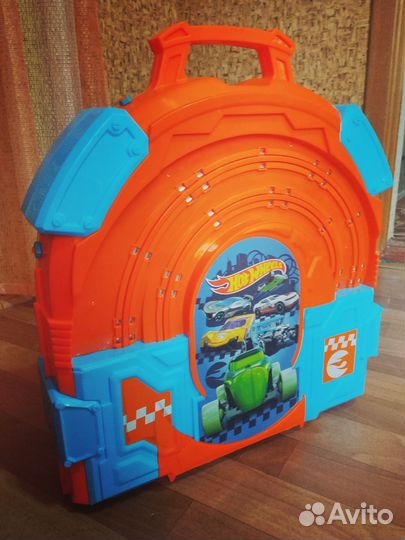 Набор с треком hot wheels carrying case (чемодан)