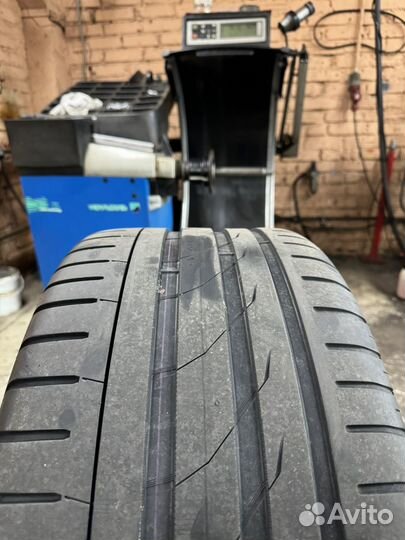 Nokian Tyres Hakka Black 295/35 R21 107Y