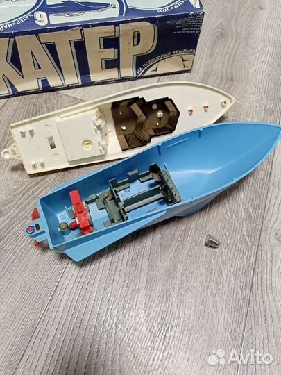 Детская игрушка катер Чайка