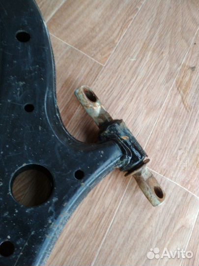 Камри 40 -50-55кузов нижний рычаг