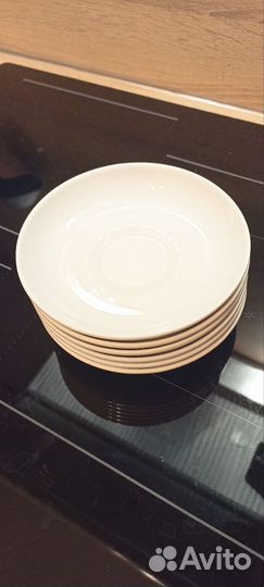 Тарелки обеденные и десертные (блюдца)