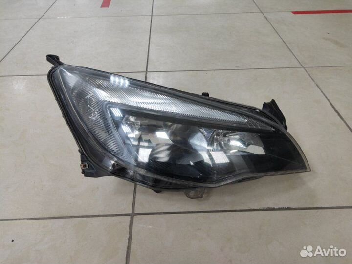 Фара правая Opel Astra J A16XER 2010