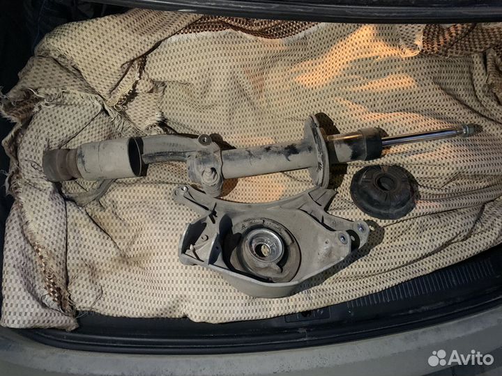 Передний амортизатор в сборе ауди А4 B8