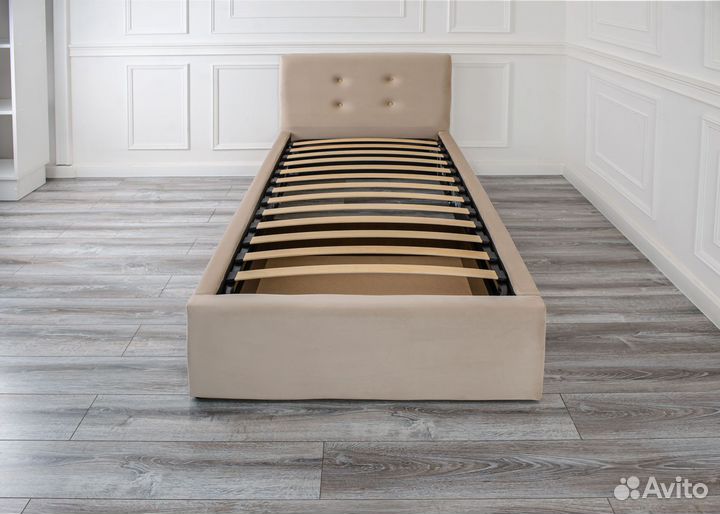 Кровать с матрасом