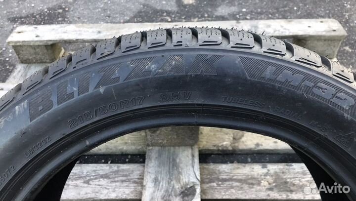 Bridgestone Blizzak LM-32 215/50 R17