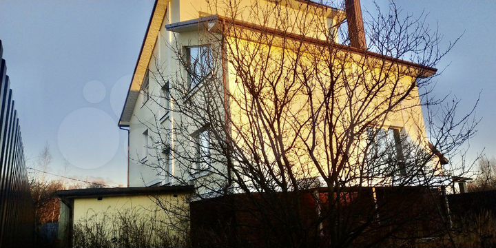 Коттедж 340 м² на участке 10 сот.