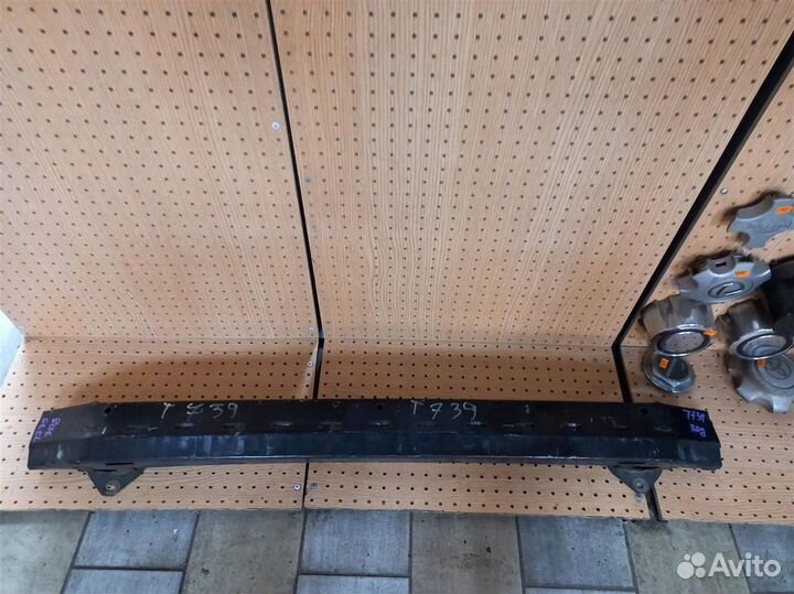 Усилитель бампера (задний) toyota corolla ZZE121