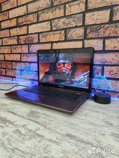 Игровой 17,3д asus i7 4Gb Видео 16 озу SSD