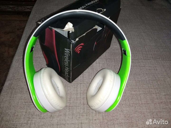 Беспроводные наушники со встроенным плеером