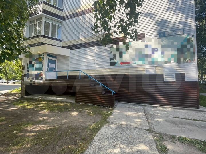 Свободного назначения на первой линии 87,2 м²