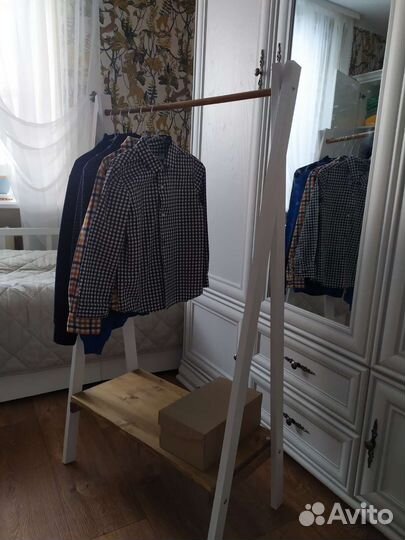 Вешалка для одежды напольная деревянная