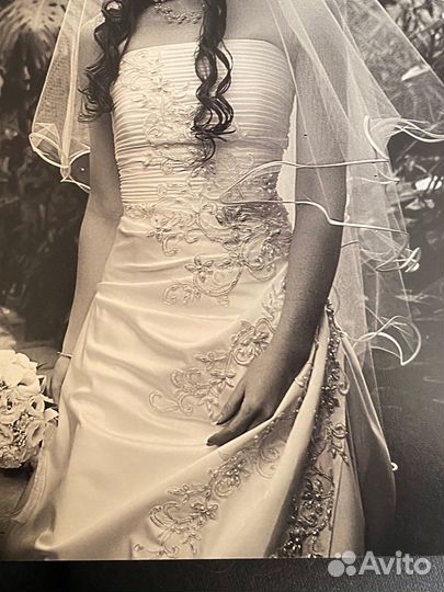 Свадебное платье, фата, сумочка