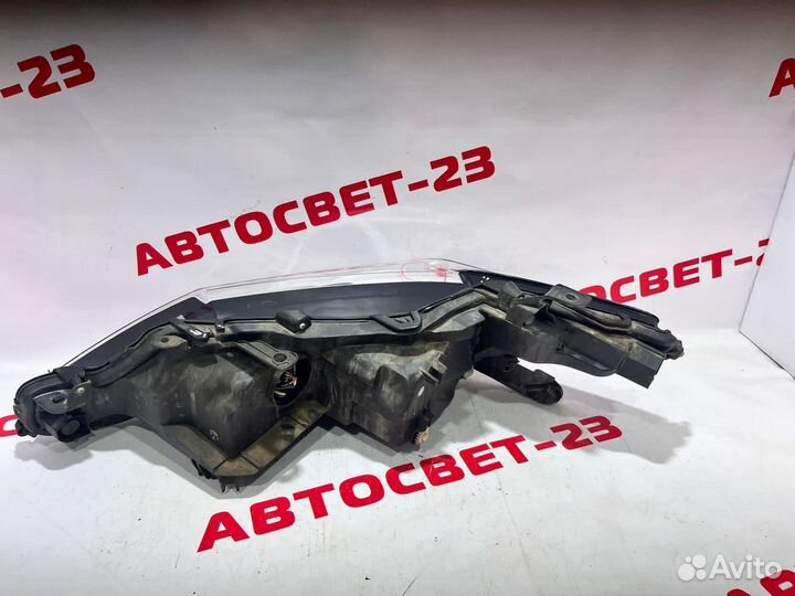 Toyota Camry v70 20- Фара правая 3 полосы 12 пин