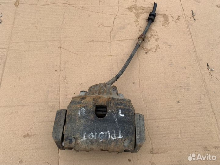 Суппорт передний LH Mazda Tribute 2000-2007