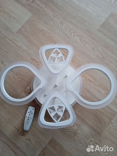 Люстра новая