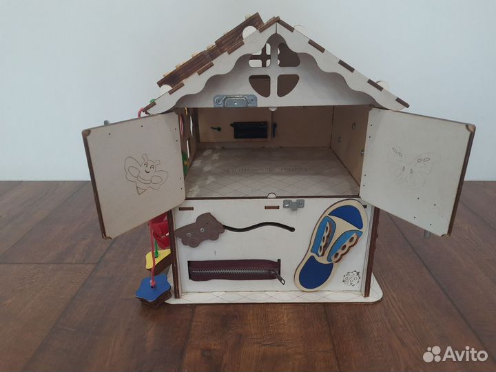 Бизиборд домик