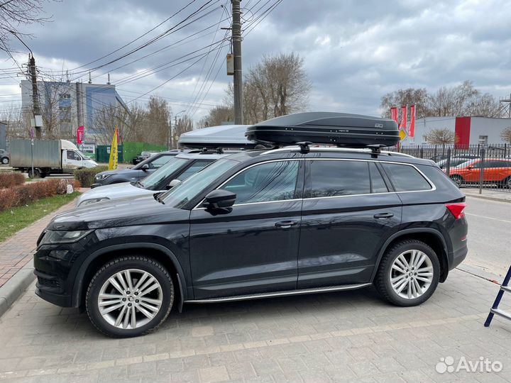 Автобокс Магнум 390 литров черный карбон на Kodiaq