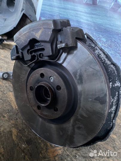 Кулак поворотный передний правый Volvo Xc90