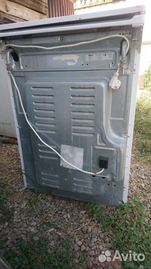 Газовое плиту продаём четырёхконфоркам