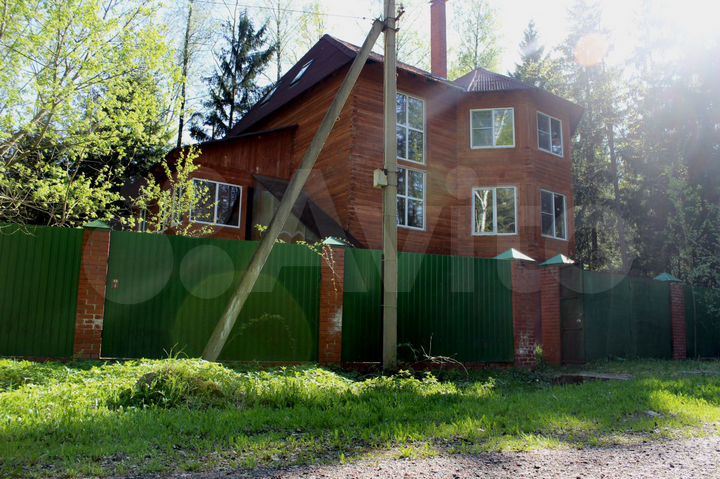 Коттедж 420 м² на участке 10,6 сот.