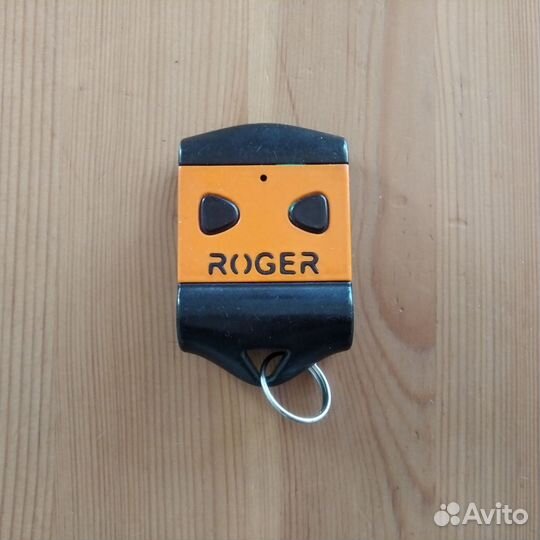 Пульт-брелок Roger H80 TX 22