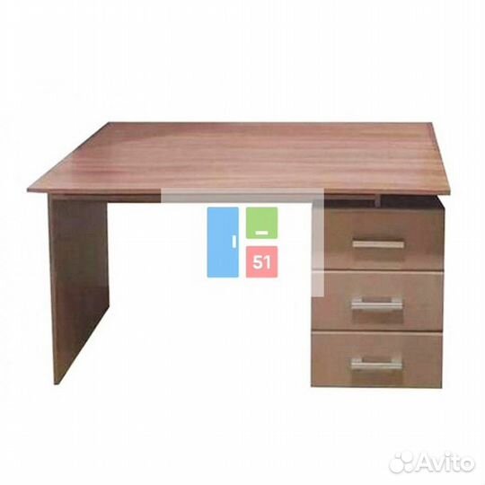 Письменный стол