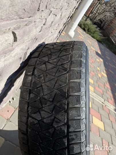 Bridgestone Blizzak DM-V2 285/60 R18