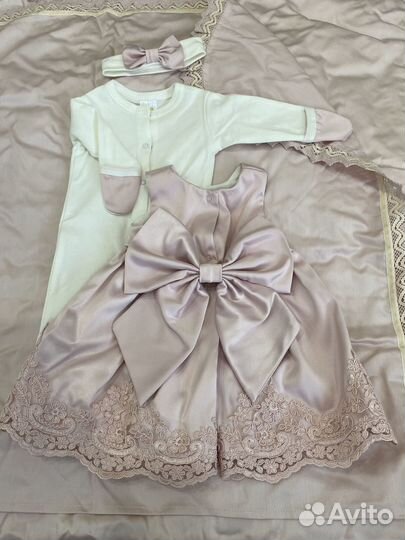 Комплект на выписку для девочки