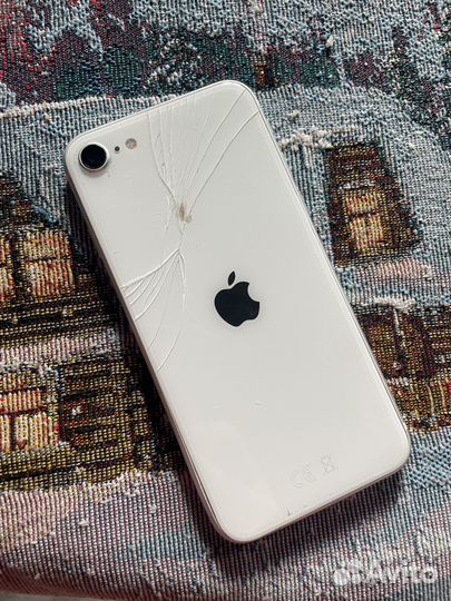 Телефон iPhone SE2020