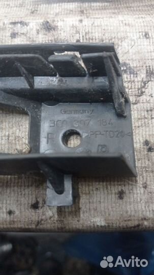 Крепление бампера правое Volkswagen Passat B6