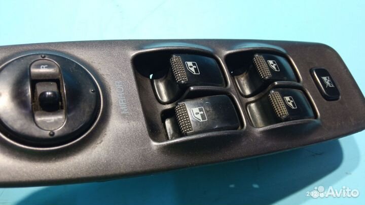 Блок управления стеклоподъёмниками Hyundai Elantra