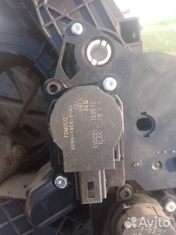 Моторчик заслонок отопителя Ford Focus 3