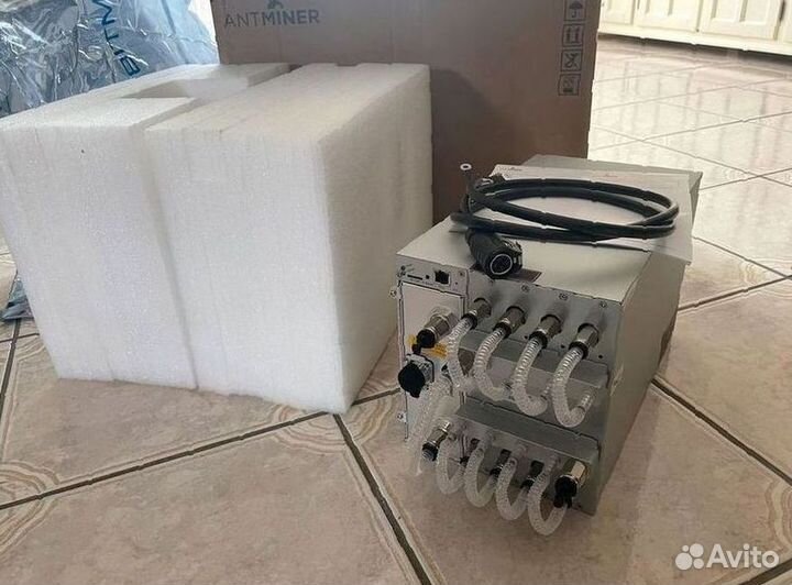 Bitmain Antminer S21 hydro 335 Th/s