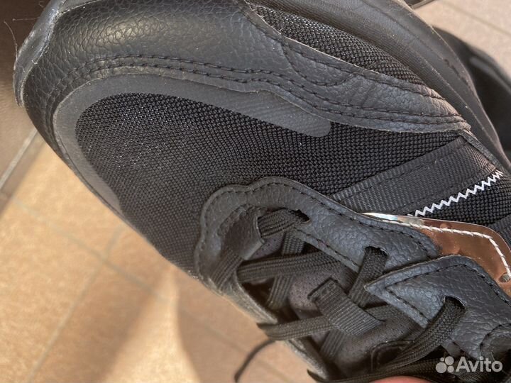 Кроссовки adidas