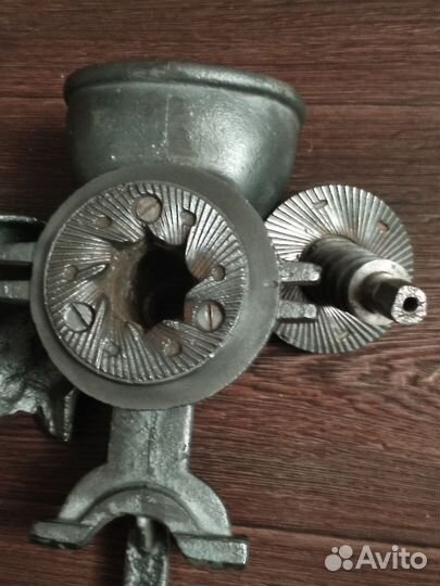 Мельница ручная для зерновых. бобовых зерен СССР