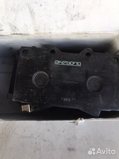 Колодки тормозные передние Toyota Land Cruser 100