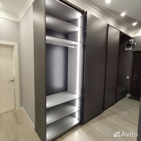 Прихожая с подсветкой тренд 2025