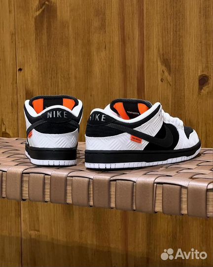 Nike Dunk Low SB x tightbooth