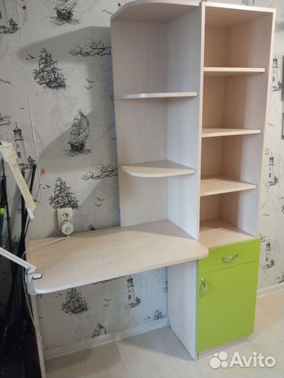 Детский письменный стол