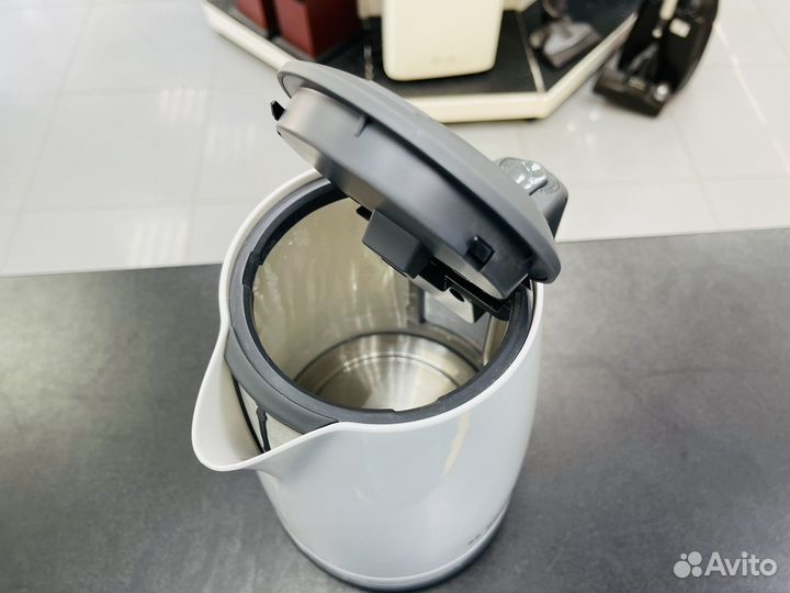 Электрочайник Bosch TWK6A011 1.7л. / 2.4кВт