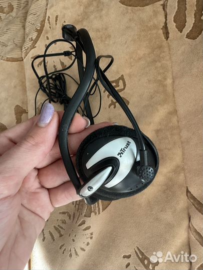 Проводные наушники