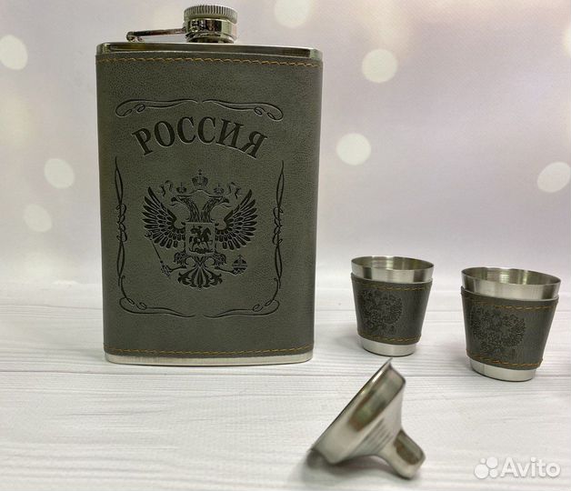 Фляжка со стопками