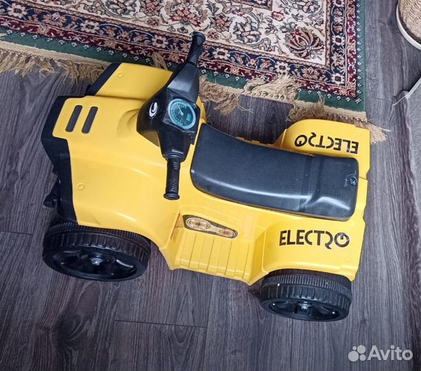 Детский электромобиль