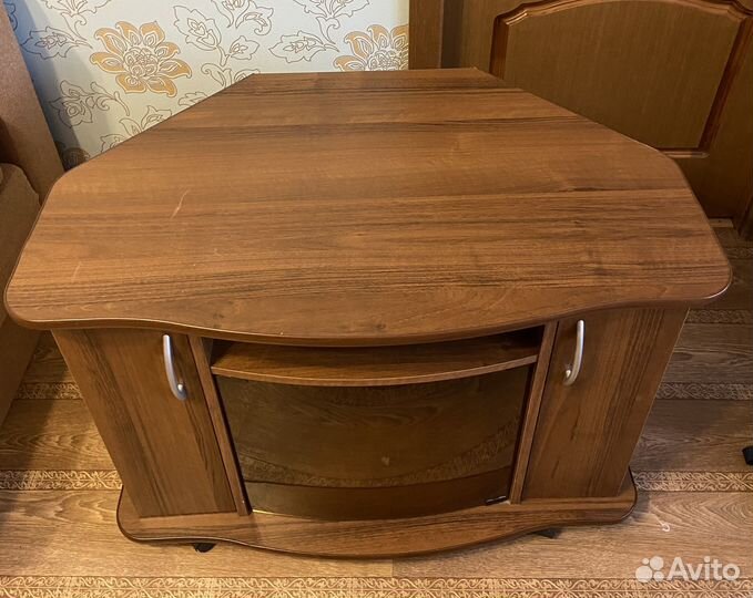 Тумба под телевизор угловая