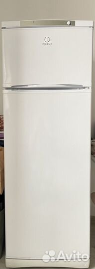 Холодильник двухкамерный Indesit б/у