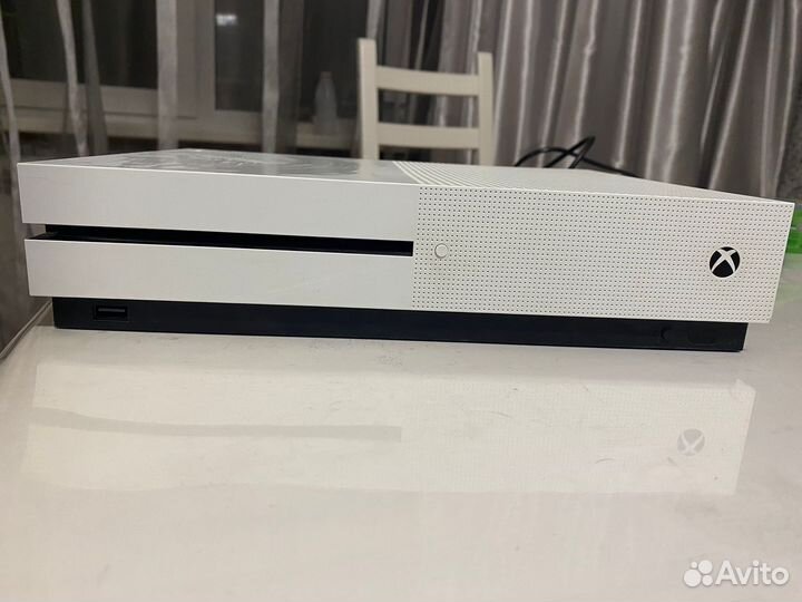 Xbox One S 1tb с играми