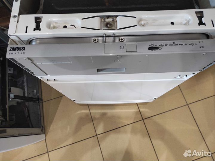 Узкая посудомоечная машина Занусси (встраиваемая)