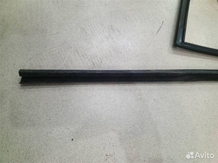 Уплотнитель стекла двери задней левой Chevrolet C