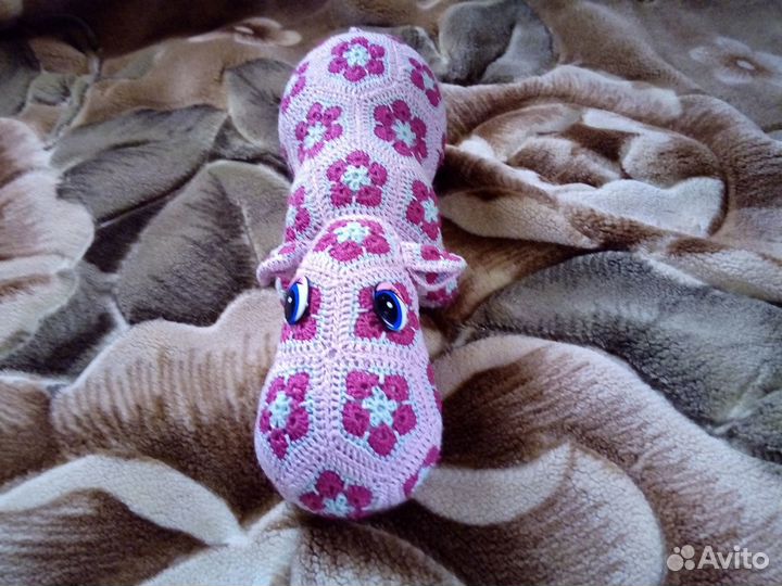 Вязаный бегемот (из элементов африканский цветок)