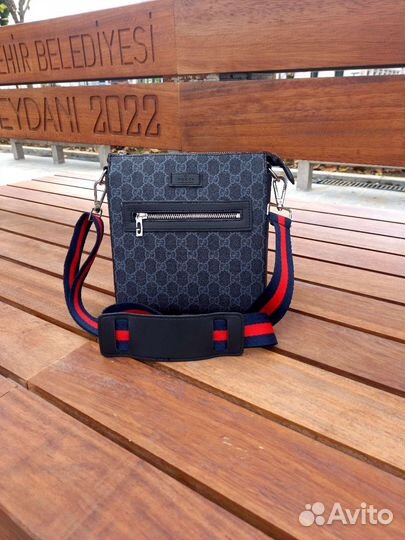 Барсетка Gucci со съёмным карабином (ремешком)